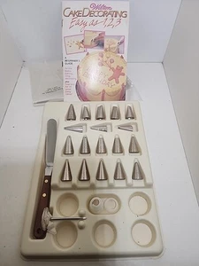 18 Stück Wilton Tortendekoration Spritzguss Edelstahl Spitzen  - Bild 1 von 10