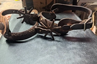 一对铸铁墨西哥西部古董靴马刺带皮革肩带  — 第 1/4 张图片