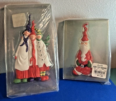 Dos nuevos adornos navideños planos Department 56 Santa and Carolers Marshall Field Foto 1 de 4