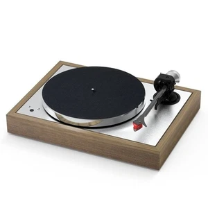 Pro-Ject The Classic Evo Turntable, NEW, No Cartridge - Picture 1 of 1