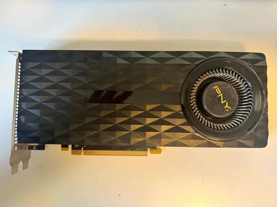 Tarjeta de gráficos PNY GeForce GTX 970 4 GB GDDR5 (VCGGTX9704R2XPB) Foto 1 de 1