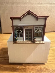 HALLMARK SARAH PLAIN 1994 MRS PARKLEY'S GENERAL STORE VILLAGE COLLECTION - Imagen 1 de 9