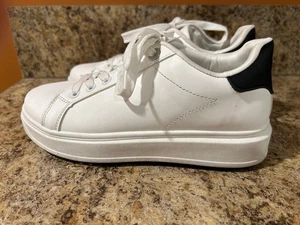 Madden Girl Josilee Platform Sneakers White and Black 7.5 Lace Up Tennis Shoe - Picture 1 of 12