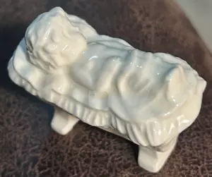 Small W. GOEBEL W. GERMANY Vintage Porcelain JESUS IN CRADLE 2 x 2 " MOL - Picture 1 of 8