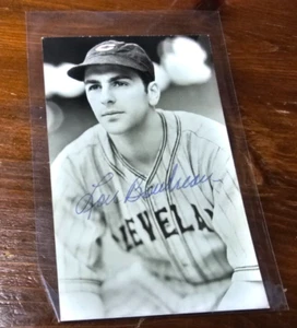 Lou Boudreau handsignierte s/w Foto Postkarte 3,5 x 5,5 Cleveland Indianer - Bild 1 von 2