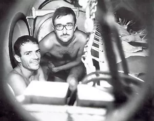 1964 Wire Photo diver Jon Lindbergh Robert Stenuit rest in decompression chamber - Picture 1 of 2