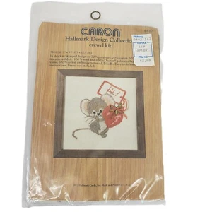 Vintage Caron Hallmark Crewel Kit Maus mit Erdbeere 1977 Artikel 6410 Fehler - Bild 1 von 8