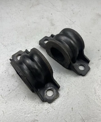 Genuine 2008-2015 Infiniti G37 Q40 Front Sway Bar Bracket Mount Set OEM - Image 1 of 4