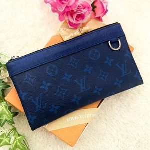 Excellent Condition Louis Vuitton Taiga Rama Pochette Discovery PM Blue - Picture 1 of 9