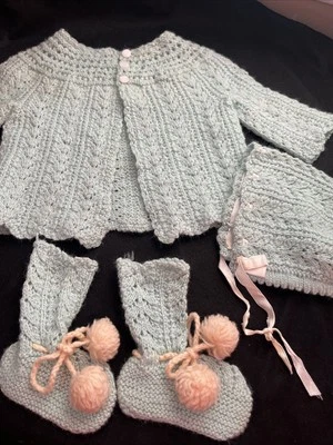 VINTAGE HAND KNIT BABY LAYETTE SET SWEATER BONNET BOOTIES MINT GREEN POM POM 0-3 - Image 1 of 4