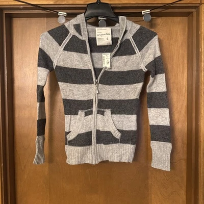 Cárdigan con capucha Aeropostale gris tejido con cable cremallera completa manga larga a rayas Foto 1 de 4