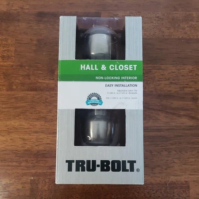 Manijas de puerta interiores con bloqueo de cama y baño TRU-BOLT #1736117 - dorado y blanco Foto 1 de 4