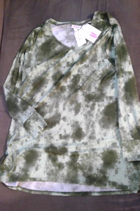 LulaRoe Tie Dye like Medium NWT Elizabeth Long Sleeve Top M Greens New! - Picture 1 of 2