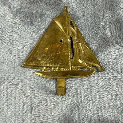 Gancho de pared de latón miniatura de 2,25 pulgadas de alto gancho ligero Foto 1 de 4