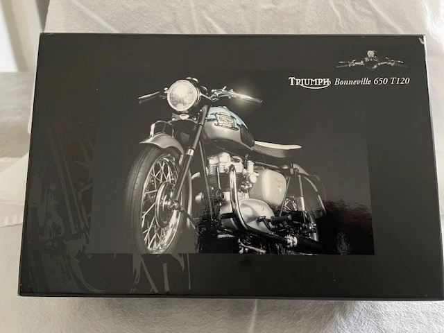 Minichamps 1:12 Triumph Bonneville 650 T-120 1959 Clasic Bike Series #7 - Image 1 of 4
