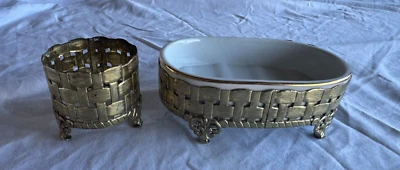 Jabonera y portavasos de porcelana dorada Hollywood Regency de colección con patas de latón Foto 1 de 4