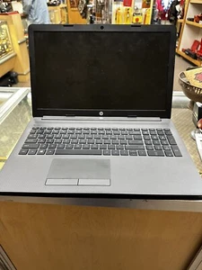 HP 255 G7 Notebook 15.6" AMD 3020e, For Parts. No power Cord - Afbeelding 1 van 3
