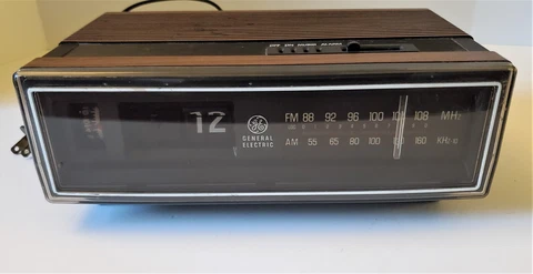 GE Model 7-4305D Working Vintage Flip Number Radio Alarm Clock Cover