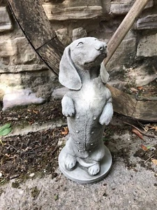 Mendigo Dachshund salchicha perro piedra jardín adorno lindo cachorro soporte - Imagen 1 de 5