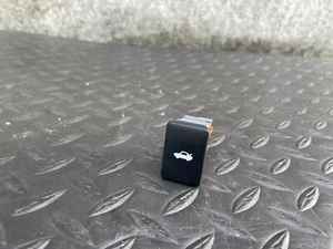 Interruptor de botón de control de liberación abierta tapa maletero Lexus 15-19 Rc200 T Rc350 OEM 32 K - Imagen 1 de 3