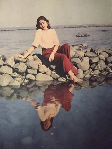 Vintage & Original Indian Filmfare Portraits Collection - Madhubala - Picture 1 of 10