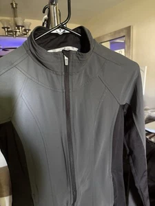 Athleta Women’s Size XS Reflective Running Jacket Gray black Thumb Holes NWOT - Picture 1 of 12