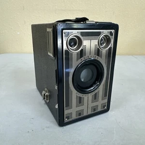 Vintage Kodak BROWNIE JUNIOR SIX-16 Box Camera Art Deco Box Face Functional - Picture 1 of 7