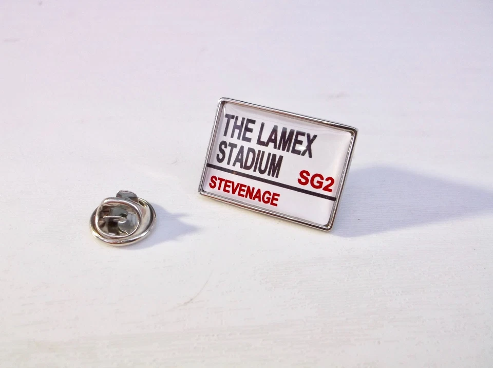 STEVENAGE STADIUM ROAD STREET SIGN LAPEL PIN BADGE TIE TACK GIFT - Image 1 of 1