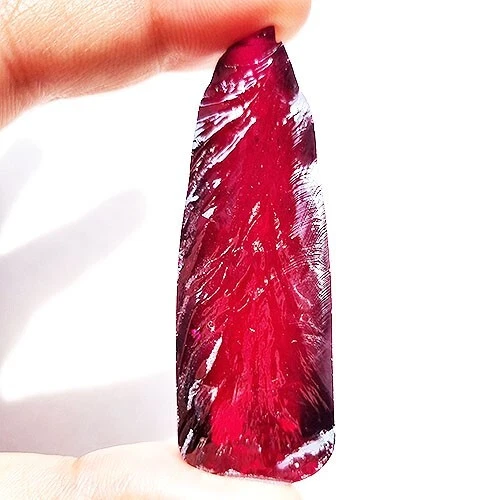 CLEAR 142 CT RED RUBY CORUNDUM ROUGH LAB GROWN GEMSTONE - Image 1 of 1