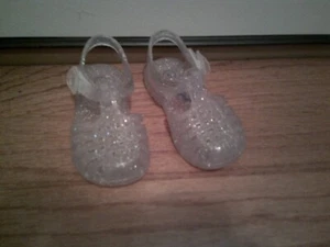 Sandalias de gelatina iridiscente transparente Cat & Jack niña talla 5 - Imagen 1 de 4