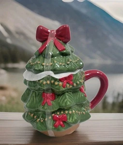 Little Village Figur Weihnachtsbaum Schleifen Keramik Kaffeebecher mit Deckel & Henkel - Bild 1 von 7