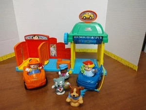Fisher Price Road Trip Ready Garage Autowäsche Abschleppwagen Hund Katze gemischtes Set - Bild 1 von 11
