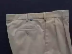 * Men's Shorts DOCKERS Khaki Pleated Size 38 Inseam 9" NWOT - Picture 1 of 10
