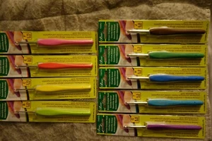 Clover Amour Aluminum Crochet Hooks B, C , E , F, G, 7 , H, I , J - Picture 1 of 1