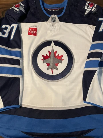 Winnipeg Jets Connor Hellebuyck Adidas Authentic Jersey MIC 58GC NHL Cover