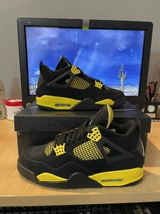 Brandneu Größe 10,5 Jordan 4 Thunder - Bild 1 von 8