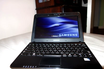 Samsung NP-N220 WiFi 2GB RAM 250GB HDD Windows 7 Starter 10.1" Notebook/Laptop - Image 1 of 4