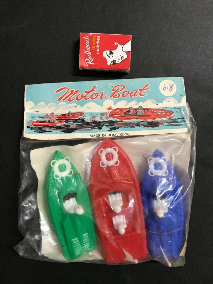 VINTAGE TOY SET OF 1960's PLASTIC MOTOR BOATS IN PACK, MADE IN HONG KONG - Image 1 of 1