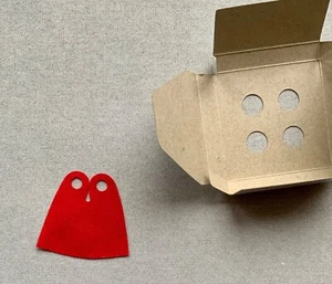 NEW LEGO MINIFIGURE RED CLOTH 2 HOLE CAPE ROBE COAT #6306930 ACCESSORY - Picture 1 of 4