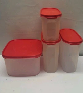 Lotto vintage di 4 compagni di modulo Tupperware / coperchi rossi - (2) 1613, 1612, quadrato 1620 - Foto 1 di 5