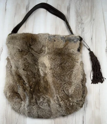 Bolsa de mão SIGRID OLSEN 14"x15" pele de coelho *Assinada e datada pelo designer* RARA - Imagem 1 de 4