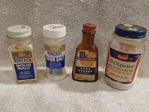 4 frascos de especias vintage de vidrio/plástico sal agria, salitre, extracto de naranja - Imagen 1 de 7
