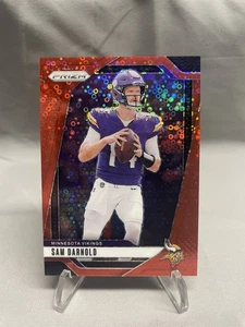Fútbol americano Panini Prizm #185 2024 Sam Darnold No Huddle Red Disco Prizm SP/75 - Imagen 1 de 2