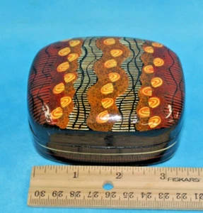 Caja de baratijas de papel maché artesanal Better World Arts marcas Damien y Nyinkala - Imagen 1 de 6