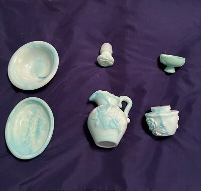 Juego de tocador vintage de vidrio con leche Avon verde azulado patrón de rosa aguamarina 6 piezas baño Foto 1 de 2