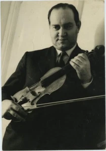 Foto de violinista soviético David Oistrakh de Georges Maiteny década de 1950 - Imagen 1 de 2