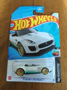 Hot Wheels '75 JAGUAR F-TYPE PROJECT 7 White HW Roadsters 1:64 pressofuso - nuovo - Foto 1 di 4