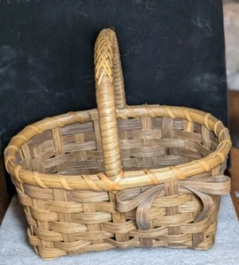 Handwoven Wicker Basket With Unique Bow Detail On Each Side - Picture 1 of 16