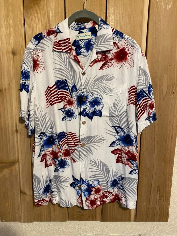 Camisa Caribe Para Hombre Blanca, Roja y Azul Bandera y Floral Manga Corta Talla S Nueva Sin Etiquetas Foto 1 de 2