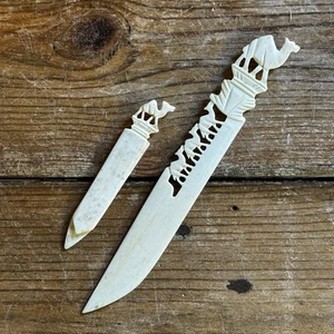 Marca de libro tallada vintage y accesorio de escritorio camel - Imagen 1 de 3